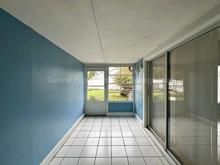 11818 Shotgate Ct — Photo 24
