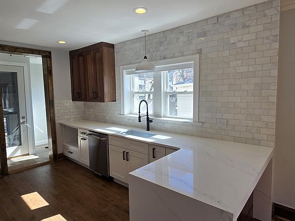 2nd image of 240 Lathrop Ave APT 2