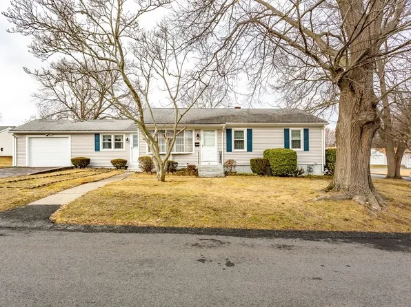 10 Cypress Rd, Somerset, MA 02726