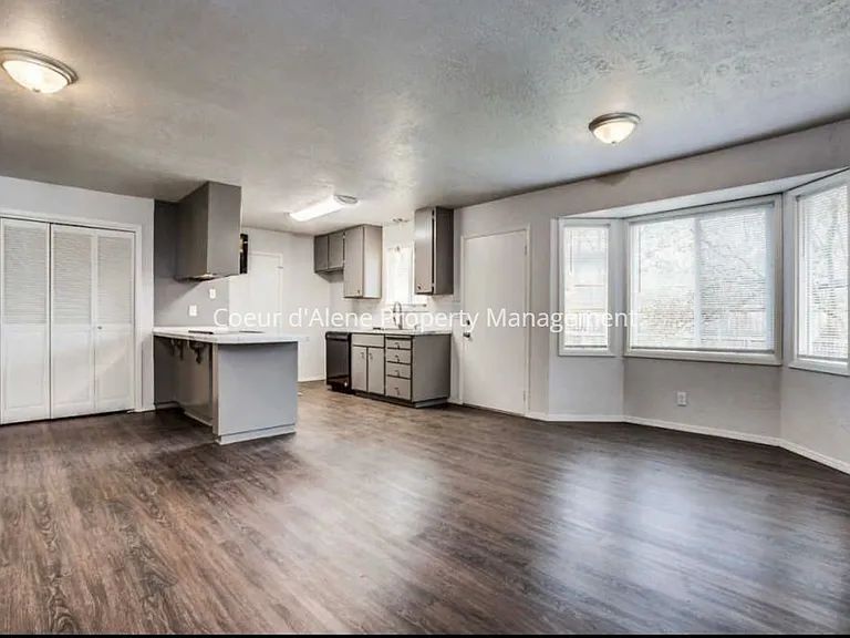 10230 N Hillview Dr — Photo 7