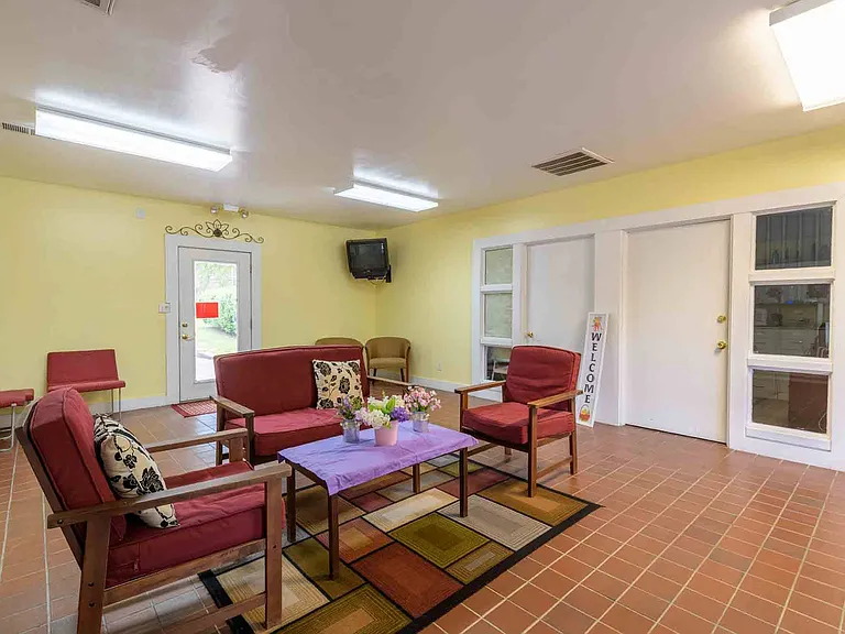 Kinston Oaks Apartments — Photo 10