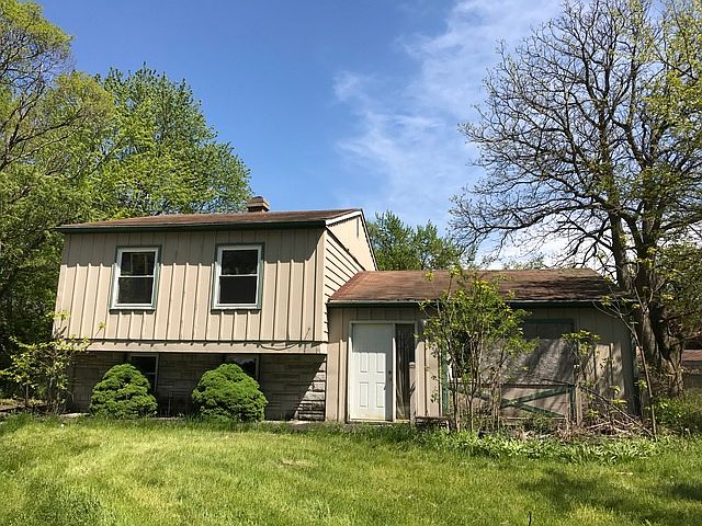 1st image of 1772 Ross Cres