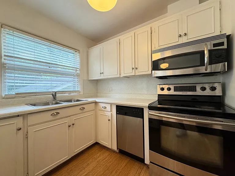 73 Eugenia St #UPPER LEVEL — Photo 6