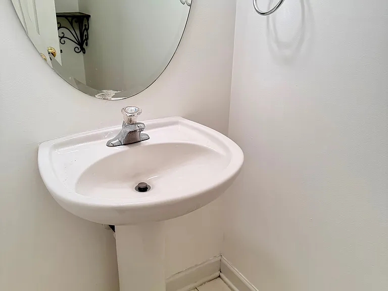 625 Heath Pl — Photo 18