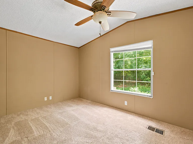 1042 Artic Loop — Photo 22