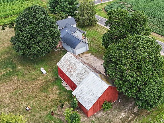 3rd image of 1530 S Nevins Rd