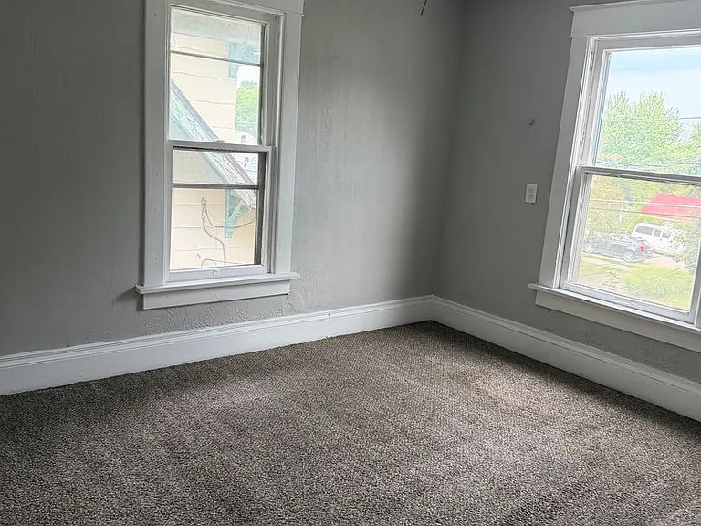 1615 Rowland Ave NE — Photo 9