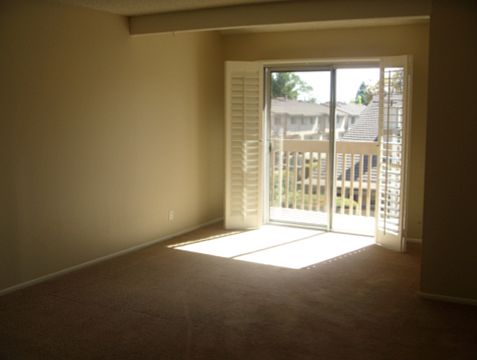 Master bedrrom looking towards the baclony