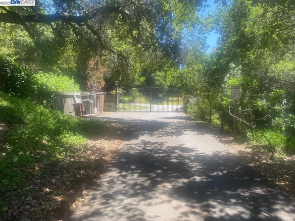 7115 Chabot Rd, Oakland, CA 94618