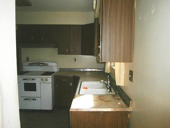 5th image of 405 Florence Ave