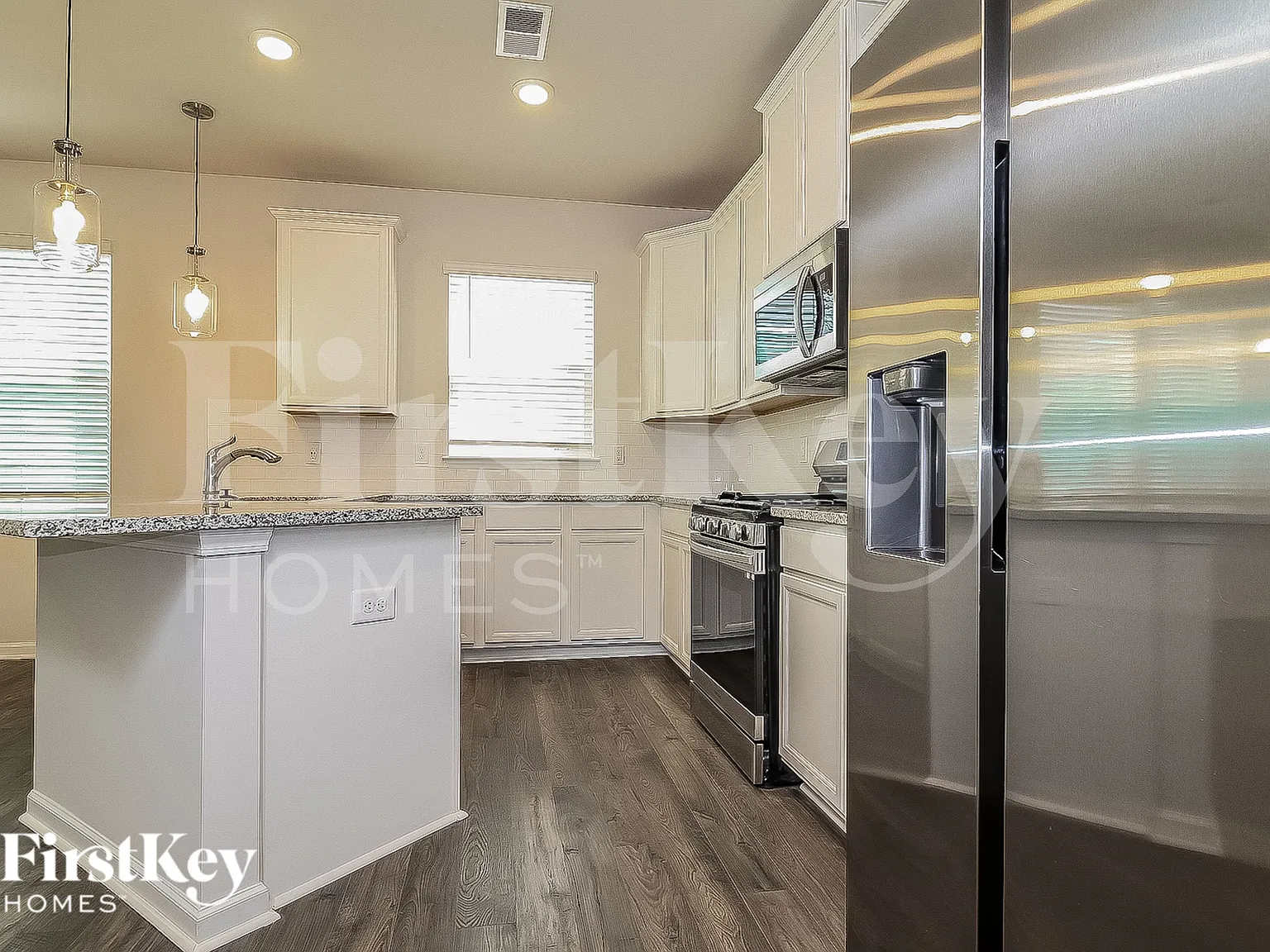 4 bed, 3.5 bath, 2376 sqft, $2,360 — Photo 4