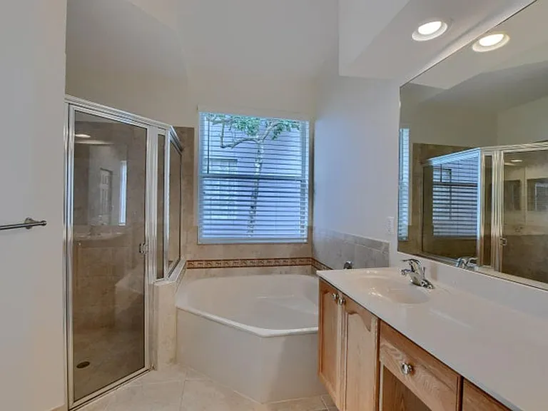 1225 E Magnolia Cir — Photo 16