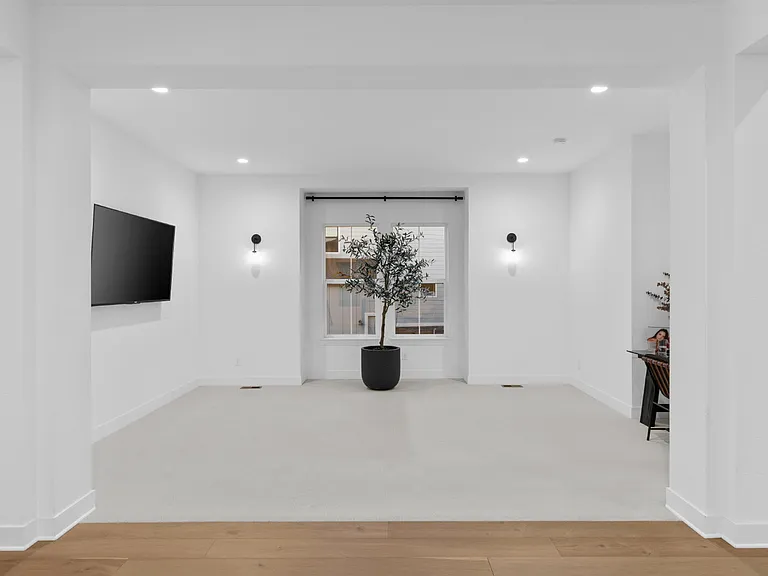 9676 Elizabeth St — Photo 15