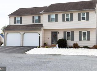 694 N Field Dr, Lancaster, PA 17603