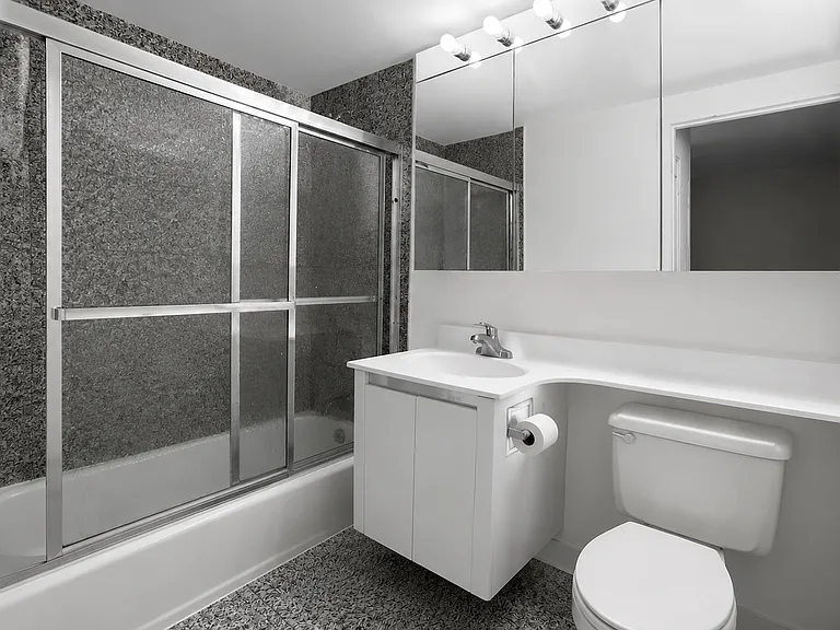213 E 37th St #4K — Photo 9