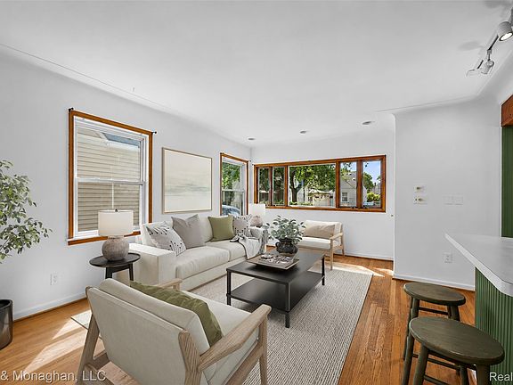 5th image of 727 Wordsworth St