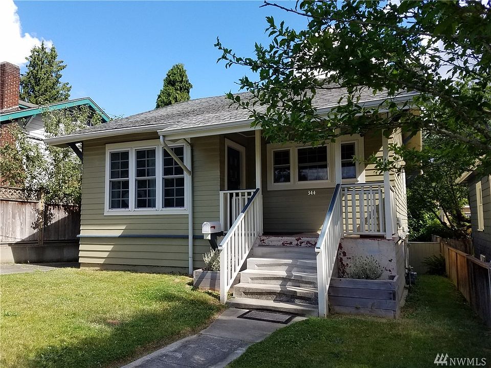 Super cute Craftsman with outstanding walk ability score near Greenwood!  You don't find many 3 bedroom 1-3/4 bath homes in this neighborhood with a workable back yard and this one is it.  Lovely veranda porch for our spectacular Northwest evenings.  Great neighborhood, close to shopping, dining and the lake.