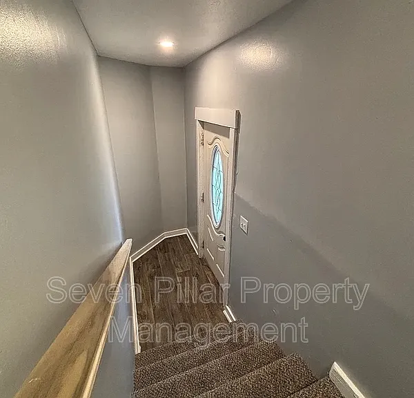 703 E 4th St — Photo 15