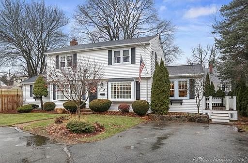 3rd image of 46 Elmwood Cir