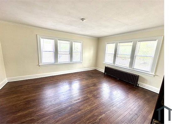 2nd image of 2130 Douglas St APT 4