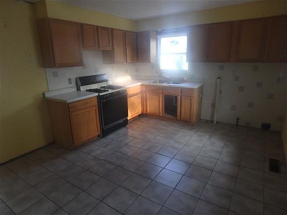 3rd image of 122 S Normandy Dr
