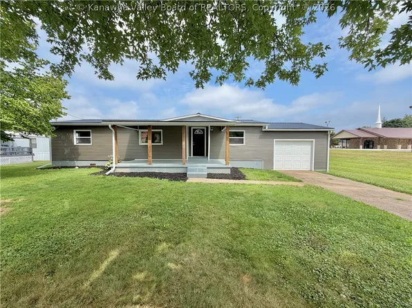 1081 3rd St, Mason, WV 25260