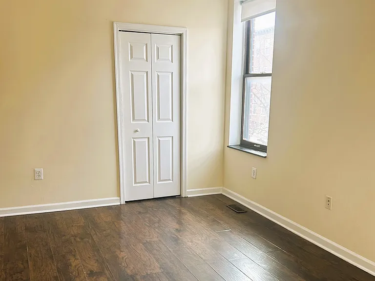 Bedroom 1 - View 2