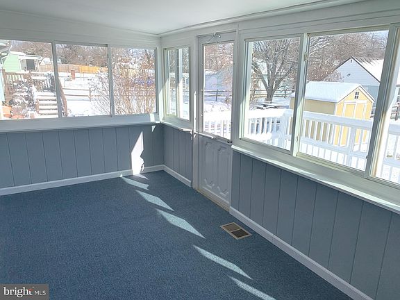 5th image of 252 Shenandoah Ave