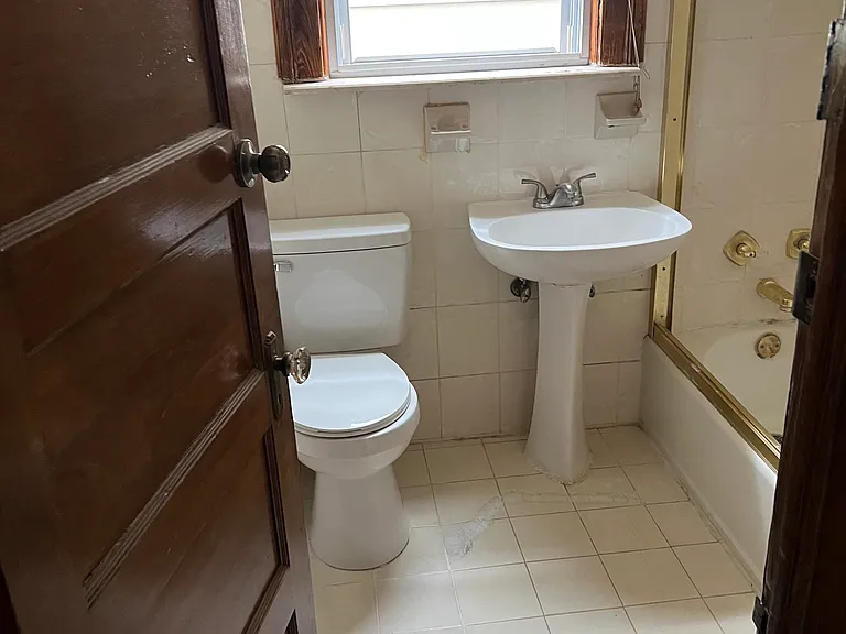 221 Jewett Ave #2 — Photo 1