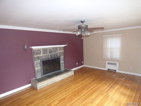 3rd image of 31 Montauk Dr