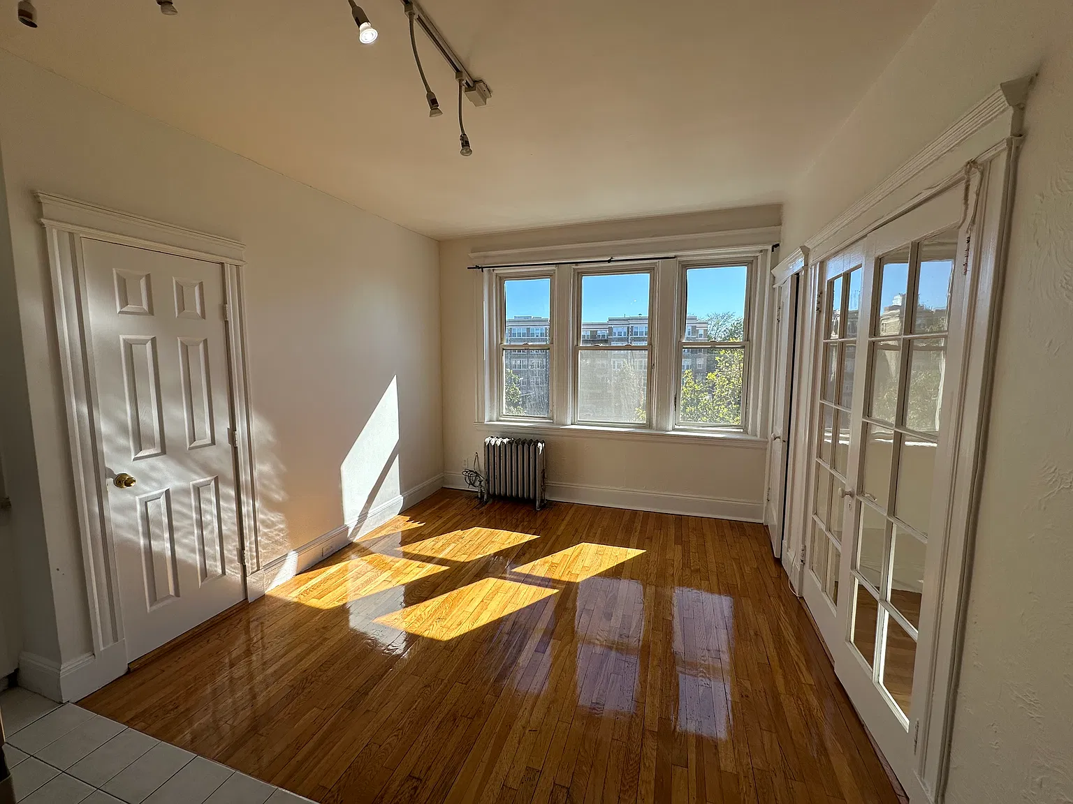 1 bed, $2,000 — Photo 2