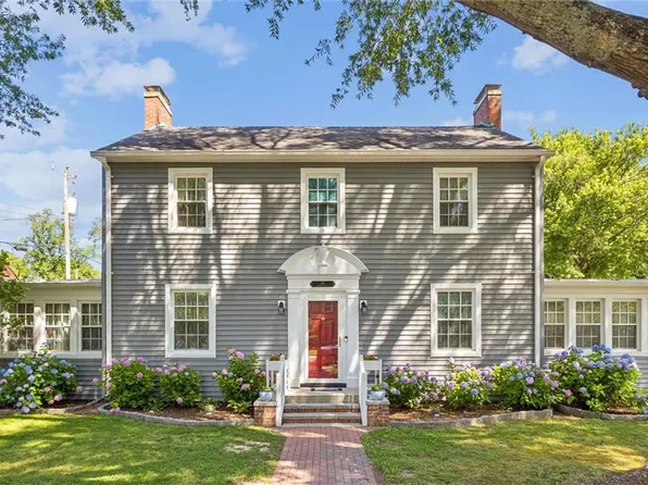 114 Thomas St, Smithfield, VA 23430