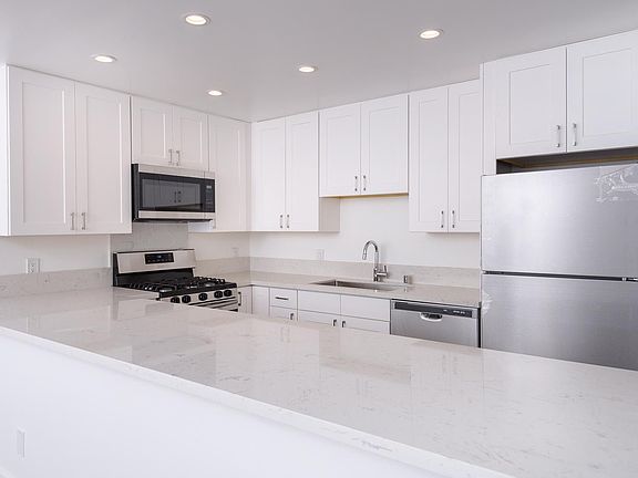 4th image of 1555 S Bundy Dr APT 206