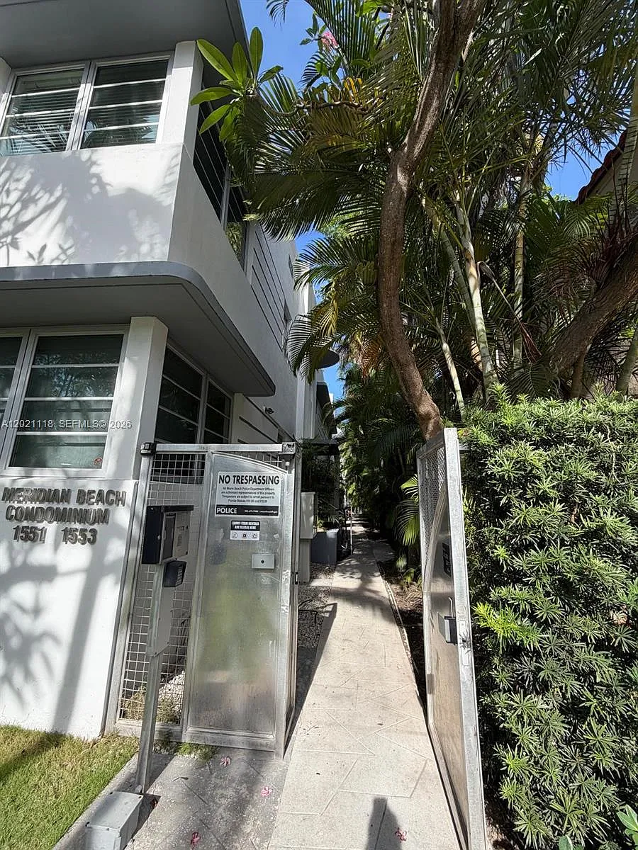 Building Photo - 1551 Meridian Ave #202