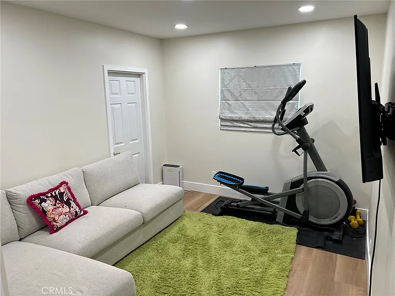 1432 N Catalina St — Photo 22