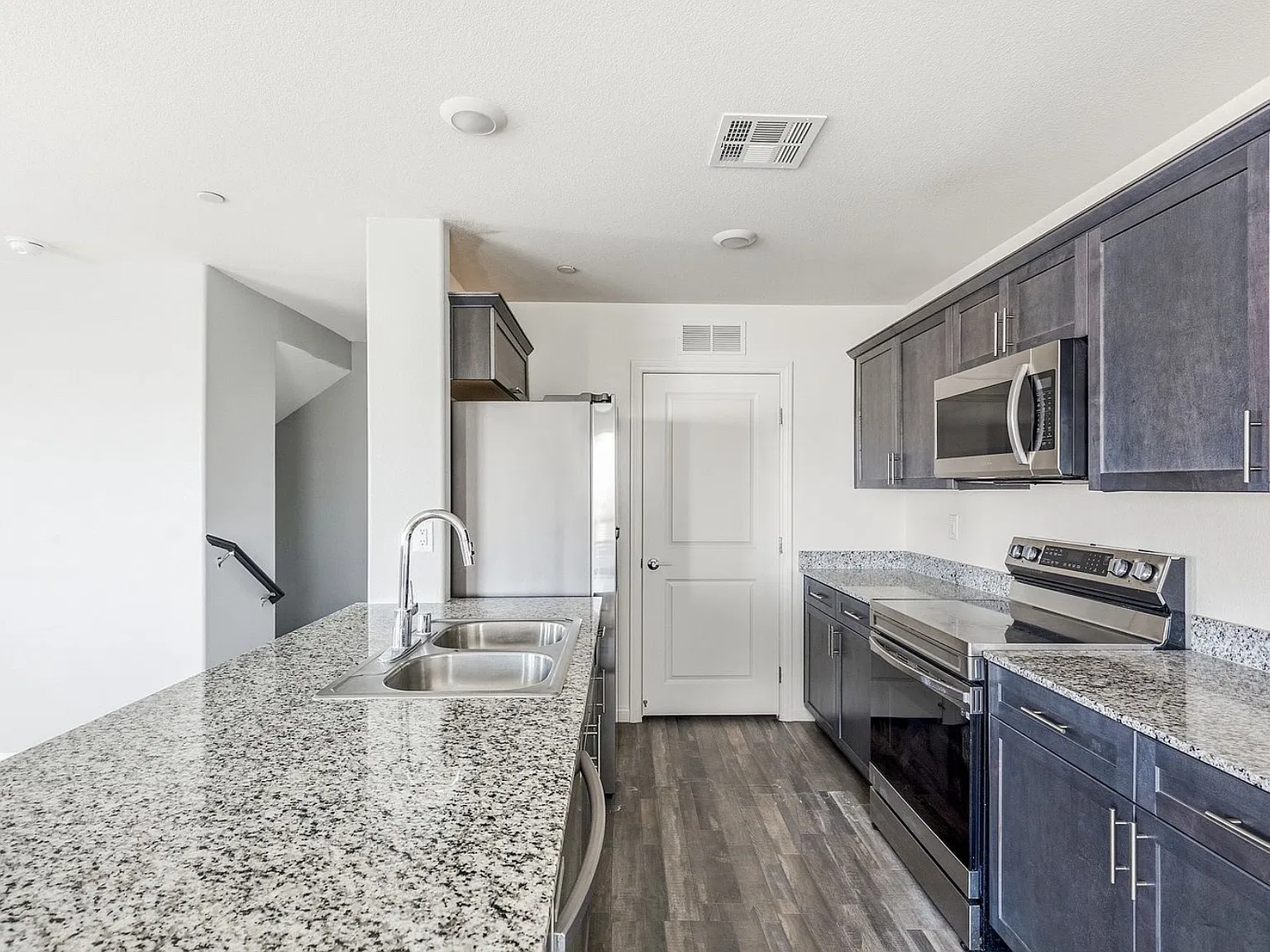 2 bed, 1266 sqft, $1,980 — Photo 3