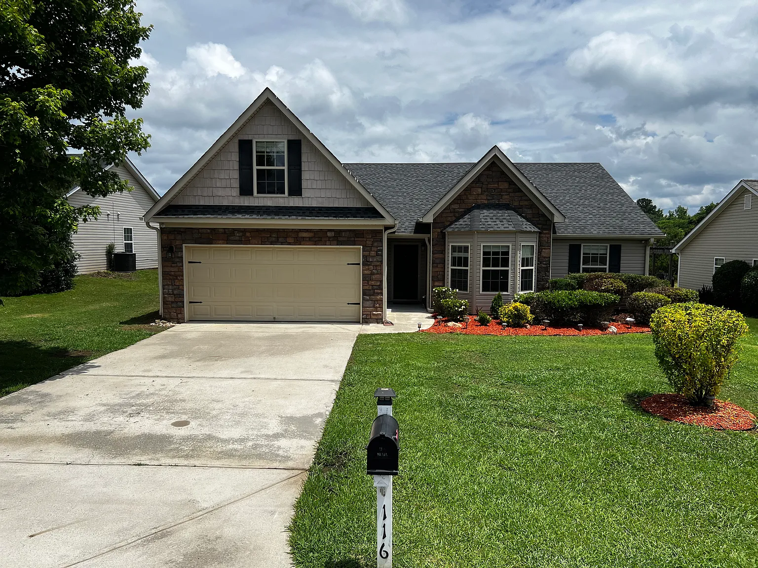 116 Oakwood Dr — Photo 3