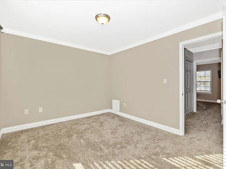 557 Lancaster Pl — Photo 17