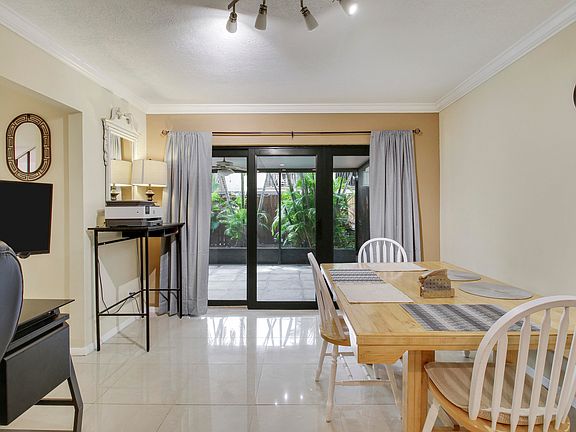 4th image of 3518 Gardens East Drive #B