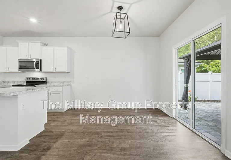 7814 Meadow Walk Ln — Photo 11