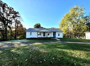 1689 Skyhill Rd, Edinburg, PA 16116