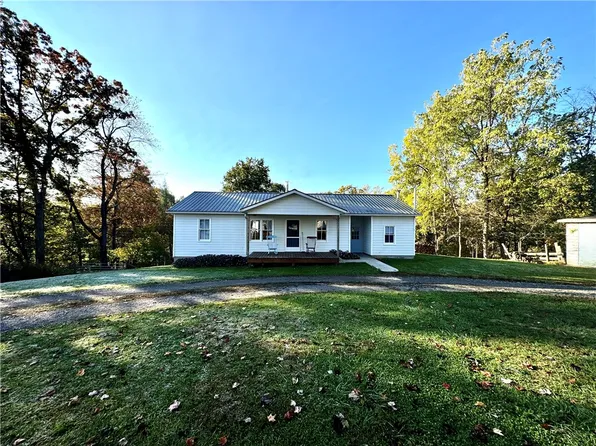 1689 Skyhill Rd, Edinburg, PA 16116