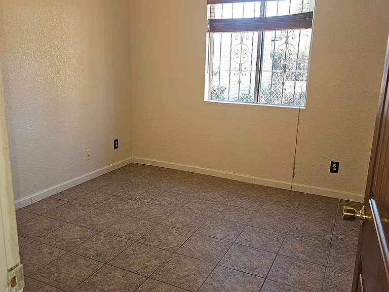 4933 Marconi Dr — Photo 7
