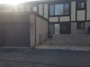 1053 Country Club Dr, Saint Clair Shores, MI 48082