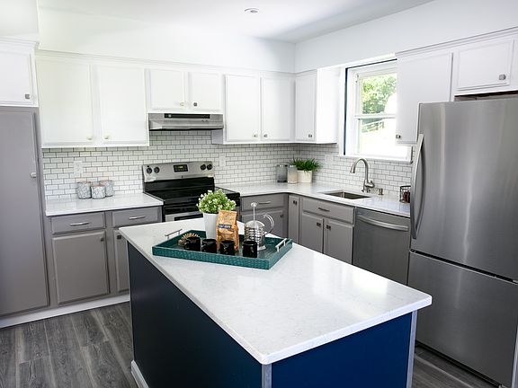 5th image of 4909 Woodford Ln