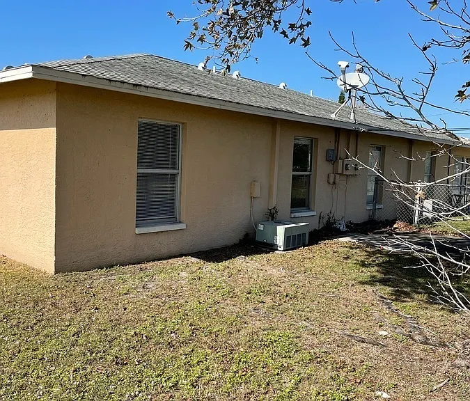 1823 SW Santa Barbara Pl #1823 — Photo 34