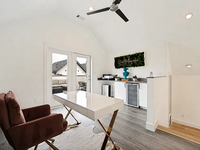 3880 Munger Ave #6 — Photo 10