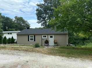 1043 Island Ln, Galesburg, IL 61401