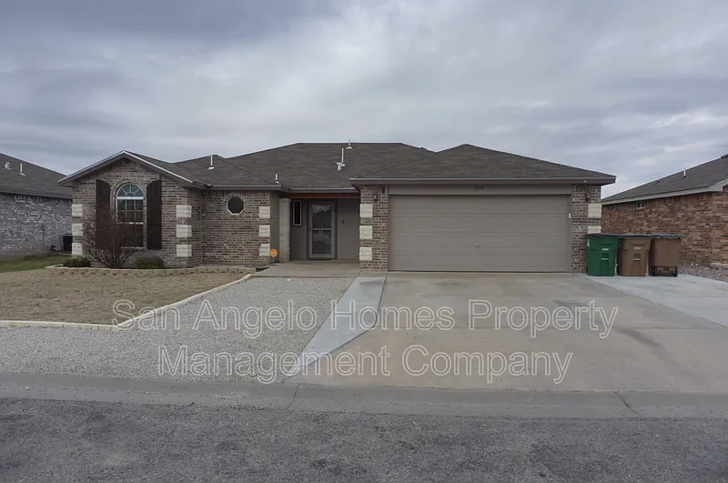 1217 Elmo Ln