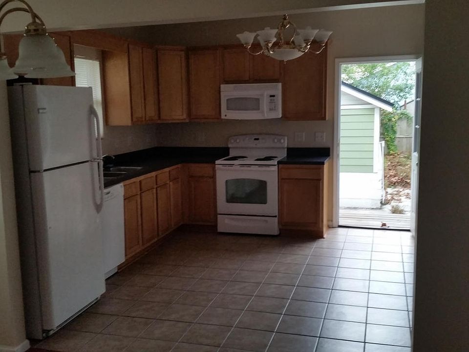 2nd image of 2700 Myra St